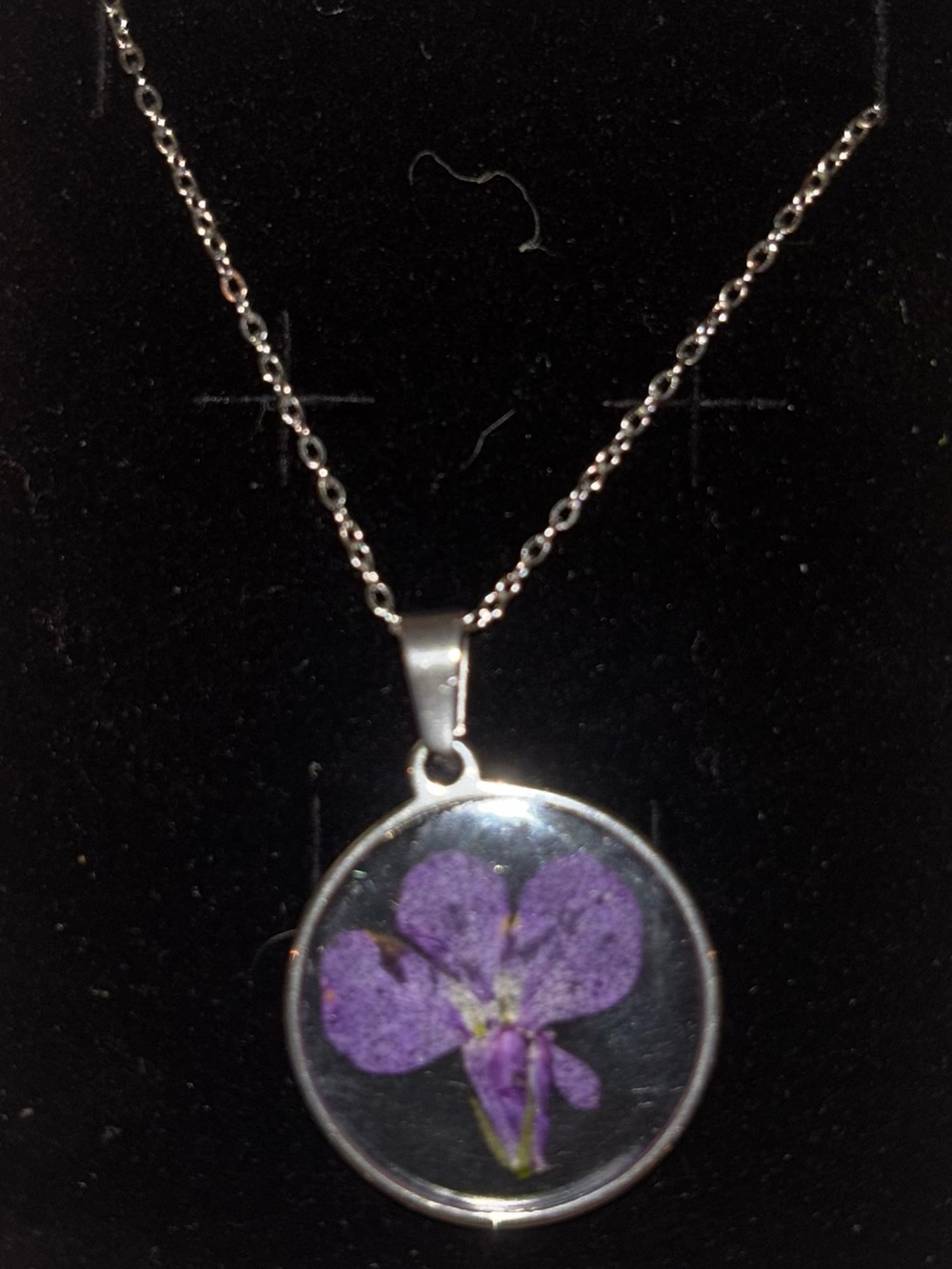 Peace Petals Pressed Purple Flower Silver Chain Round Pendant Necklace - Picture 2 of 5
